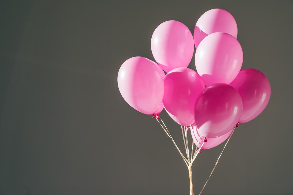 розовые шарики для вечеринки, изолированные на сером
 - Фото, изображение