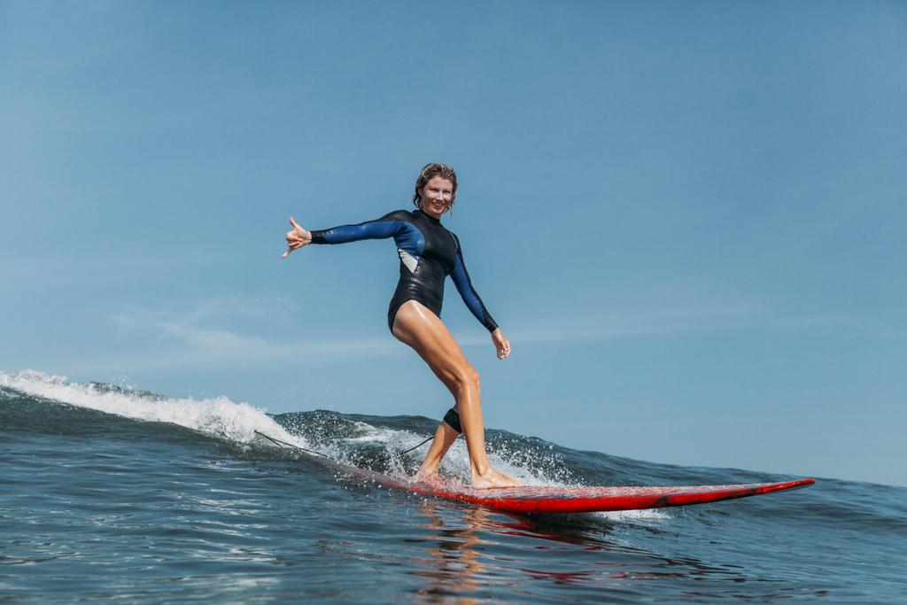 Surf kobieta - Zdjęcie, obraz