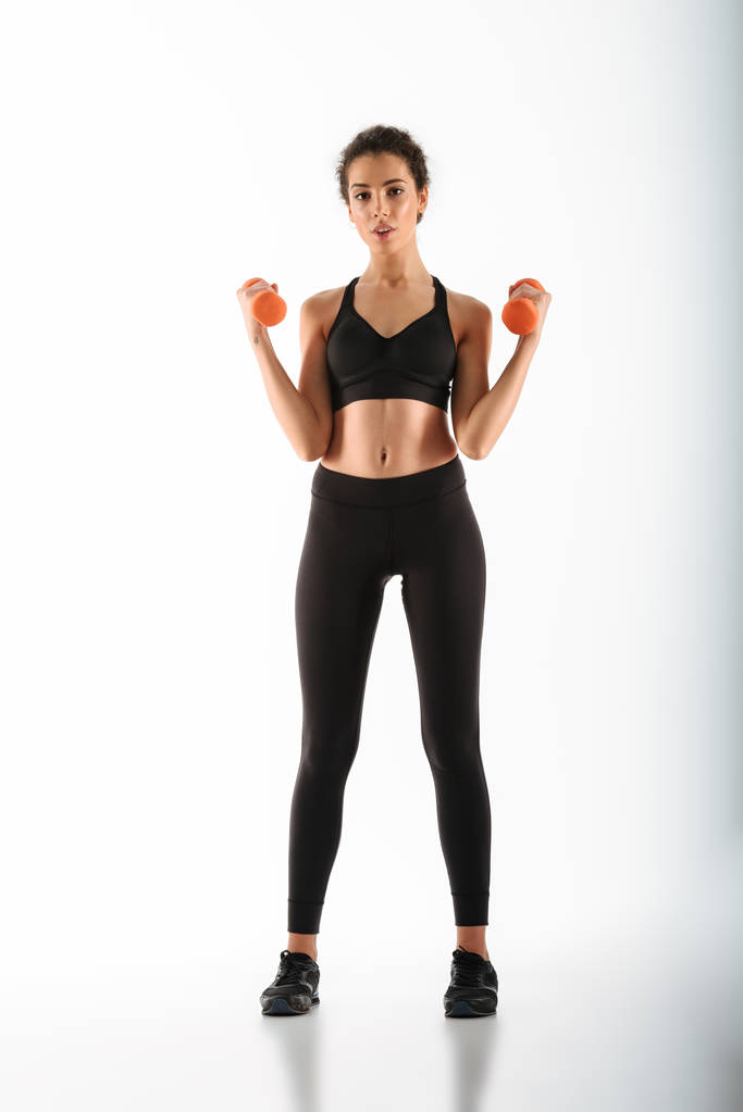 Obraz pełnej długości piękny fitness kobieta robi ćwiczenia - Zdjęcie, obraz
