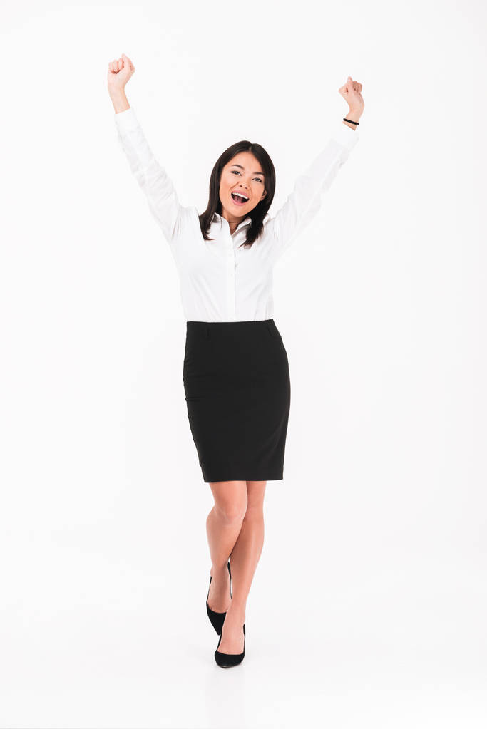 Comprimento total retrato de um feliz asiático empresária de pé
 - Foto, Imagem