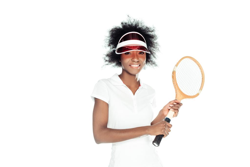 glückliche junge Tennisspielerin mit Schläger isoliert auf weiß - Foto, Bild