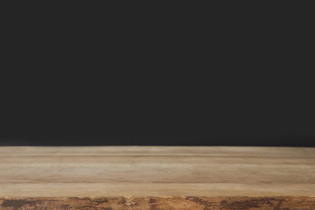 черный стол и деревянный коричневый стол
 - Фото, изображение