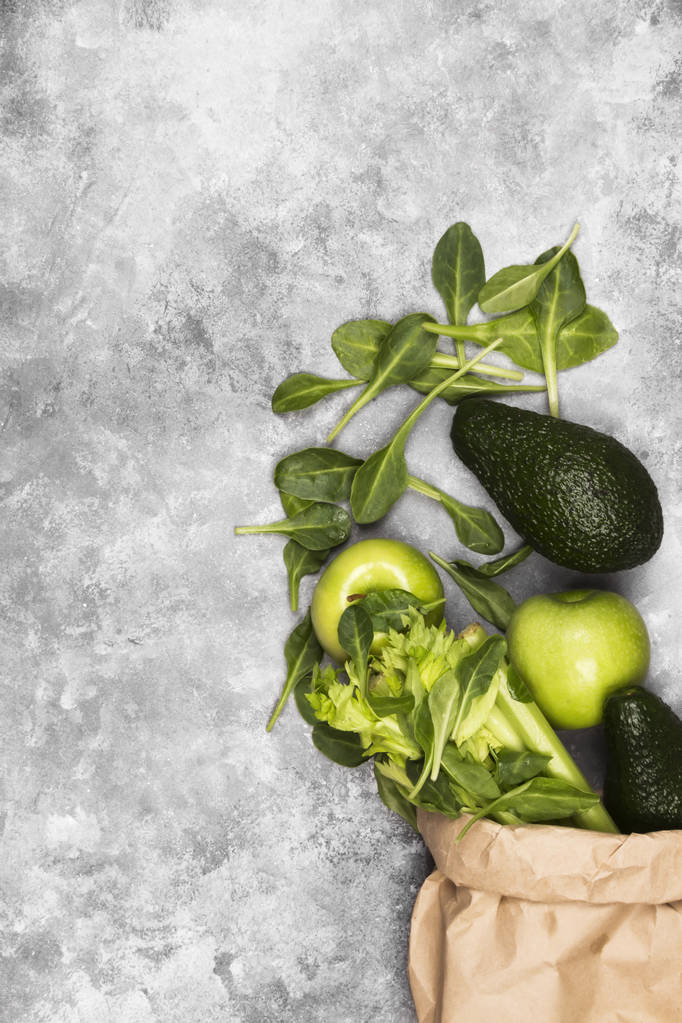 Різні зелені овочі та фрукти - селера, яблука, авокадо, sp
 - Фото, зображення