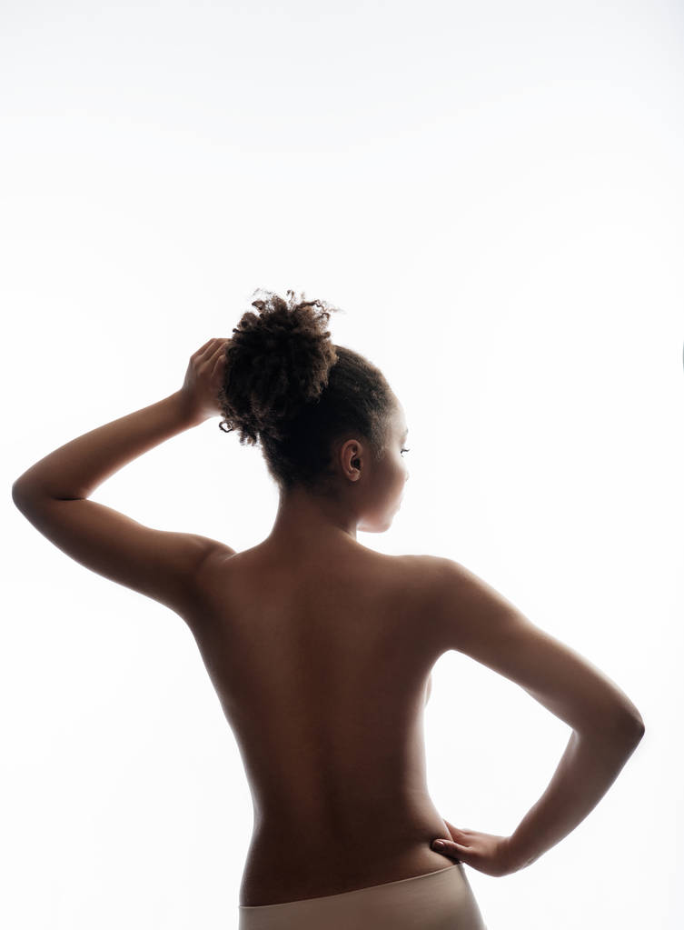 Hiljainen alaston nainen osoittaa siisti elin
 - Valokuva, kuva