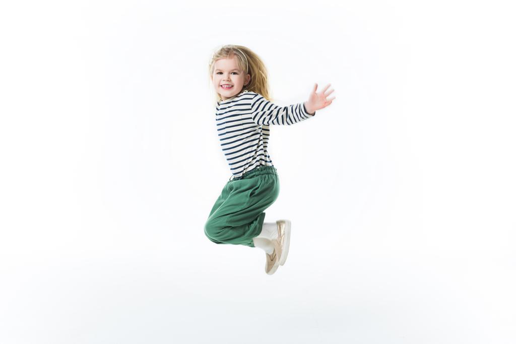 tiro de acción de saltos de niño pequeño aislado en blanco
 - Foto, Imagen