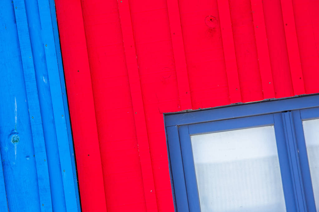 Kırmızı ve mavi renkli balıkçı kulübeleri Close-Up - Fotoğraf, Görsel
