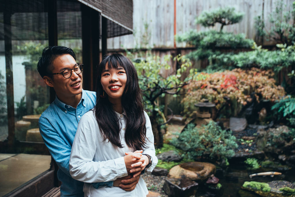 Mladí Japonci pár tráví čas ve svém domě - Fotografie, Obrázek