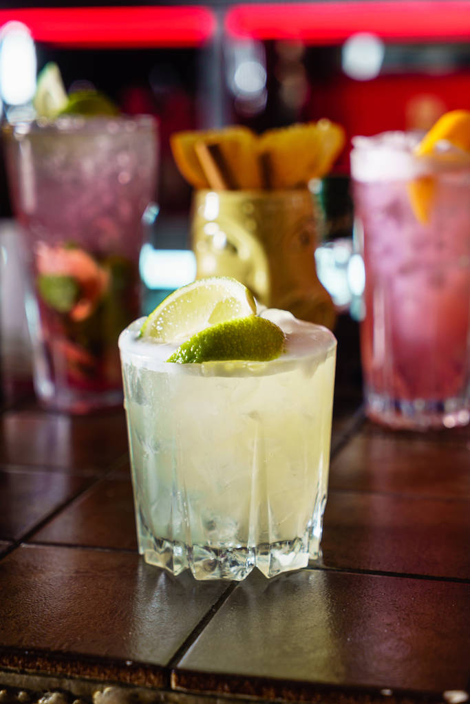 frische Cocktails in der Bar aus nächster Nähe - Foto, Bild