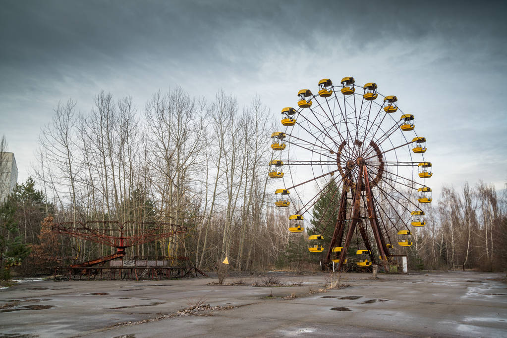 Maailmanpyörä huvipuistossa Pripyatissa, Ukrainassa
 - Valokuva, kuva