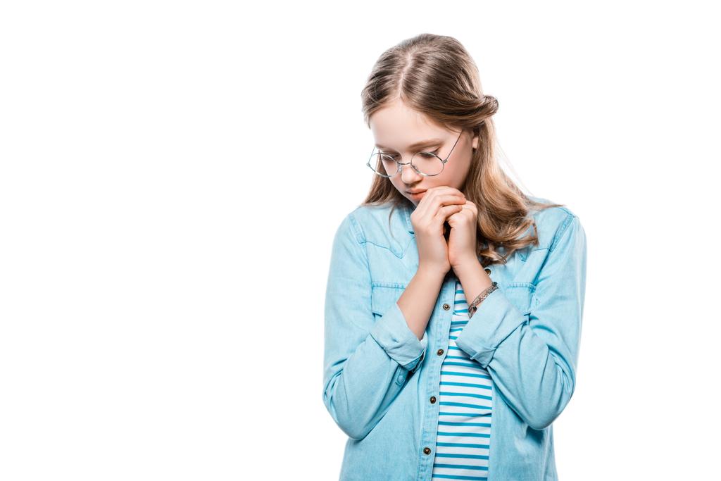 strach dospívající dívka v brýlích shlížel izolované na bílém - Fotografie, Obrázek