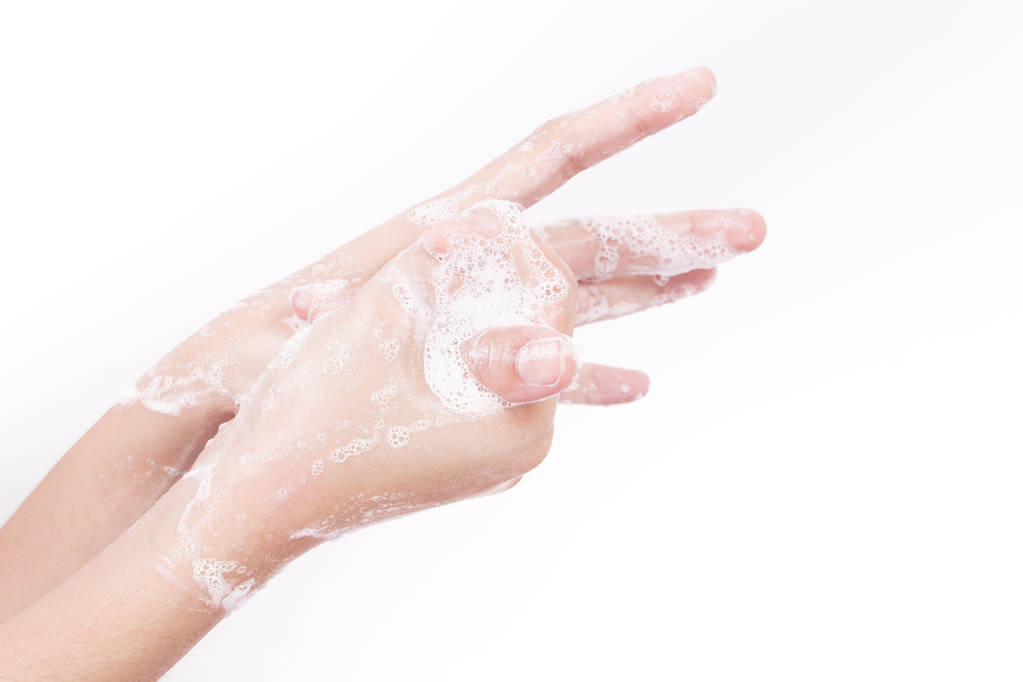 アジアの女の子の手を白い背景の石鹸の泡で洗っています。 - 写真・画像