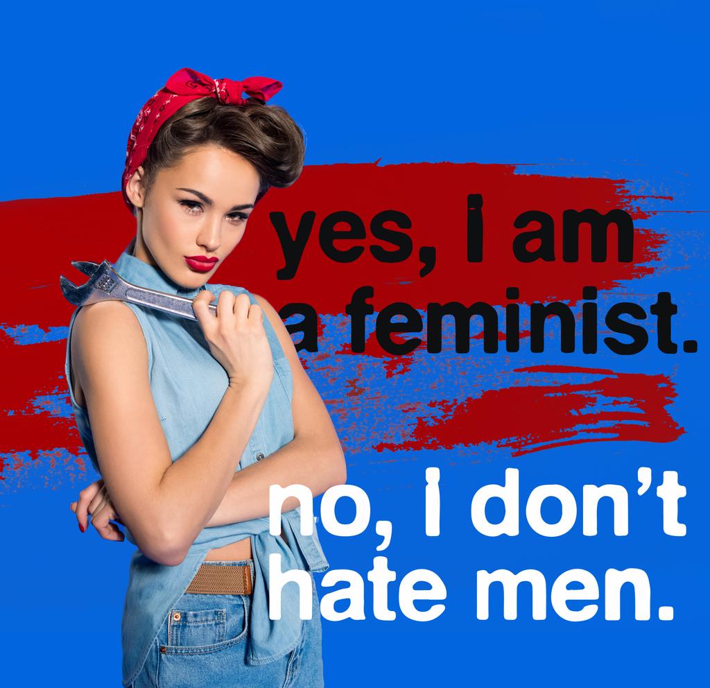 trendy jonge vrouw in pin-up stijl kleding met moersleutel en feminisme citaat - Foto, afbeelding