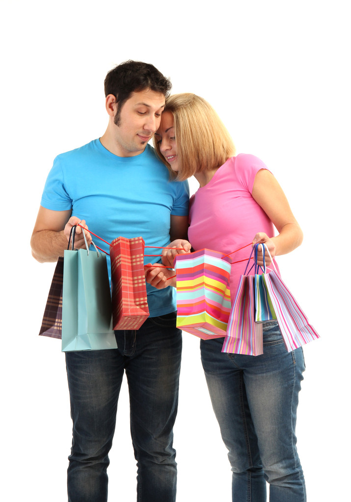 Joven pareja de compras y la celebración de muchas bolsas de compras aisladas en blanco
 - Foto, Imagen