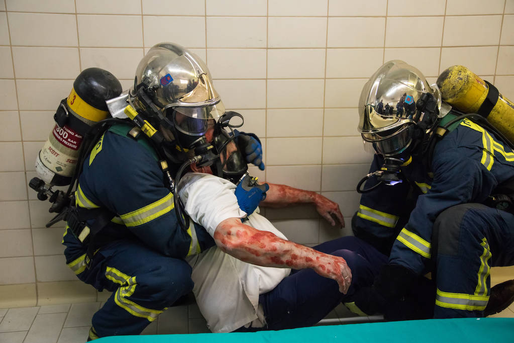Порятунку екіпажів евакуації хворих і поранені в лікарні Axepa  - Фото, зображення