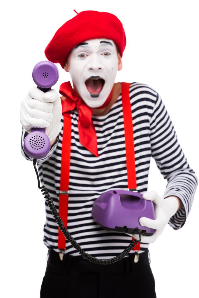 ενθουσιασμένος mime δίνοντας ultra violet ρετρό τηλέφωνο εν στάσει απομονωθεί σε λευκό - Φωτογραφία, εικόνα