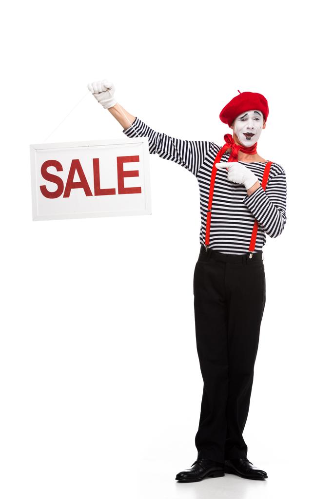 счастливая мимика, указывающая на продажу вывеска изолирована на белом
 - Фото, изображение