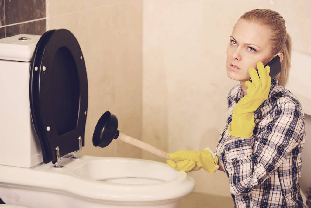 The plumber repairs the pipes. Male specialist plumber repairs. - Photo, Image