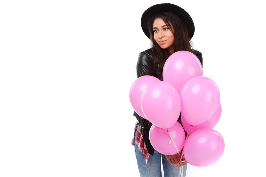 bella giovane donna in giacca di pelle con palloncini isolati su bianco
 - Foto, immagini