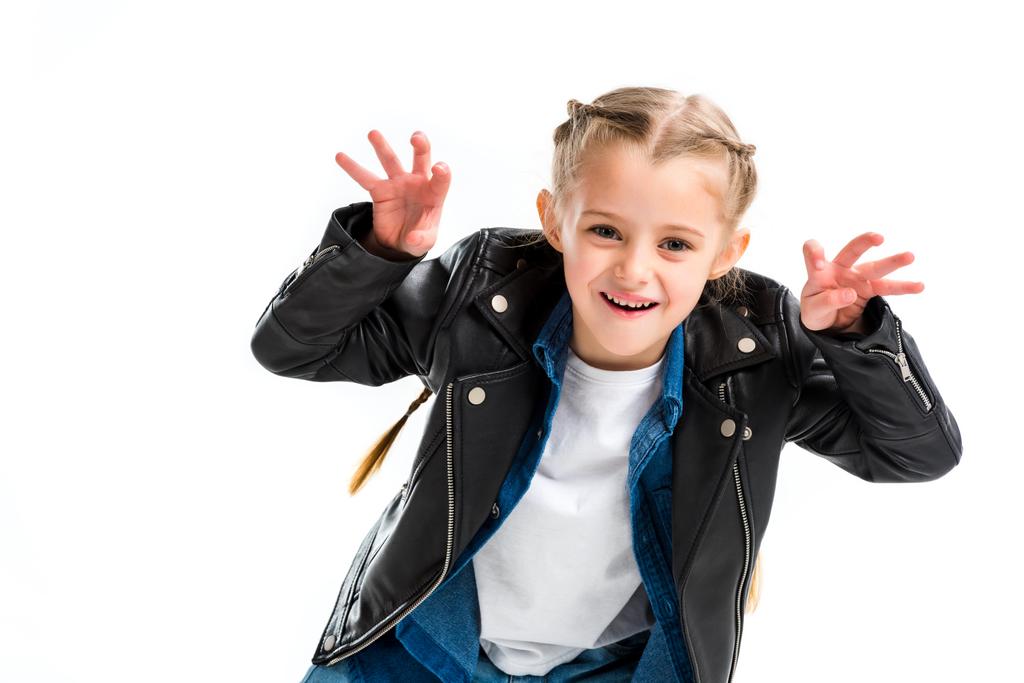 Criança elegante com tranças usando jaqueta de couro fazendo gesto assustador isolado no branco
 - Foto, Imagem