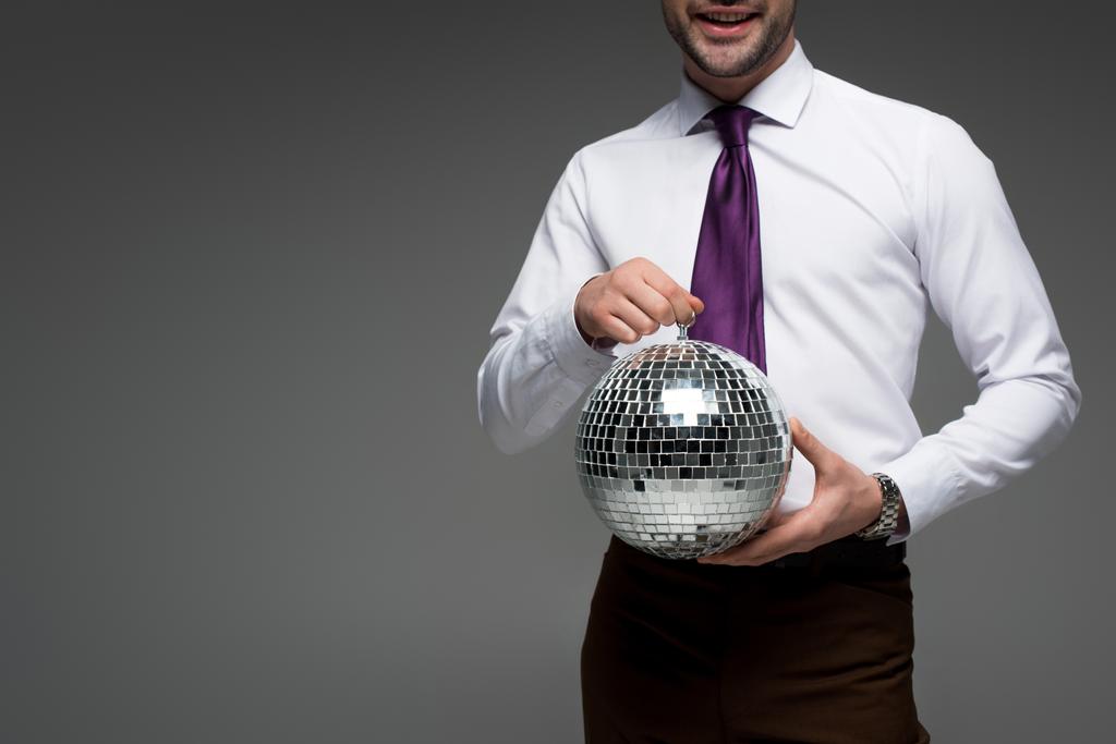 Oříznutý pohled podnikatel drží sklo disco koule izolované Grey - Fotografie, Obrázek
