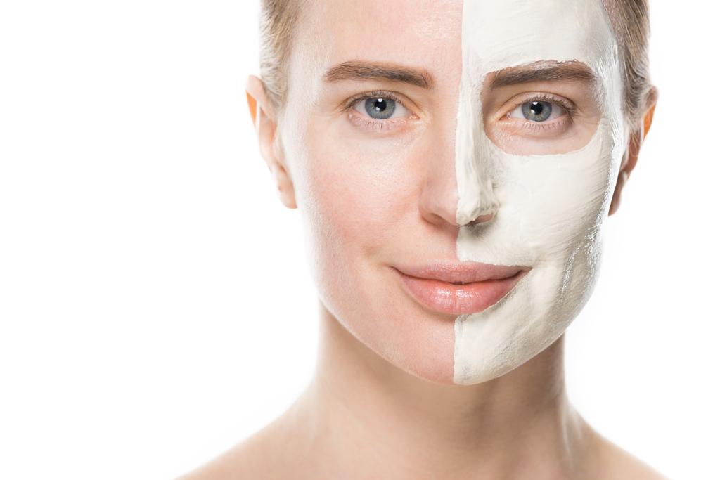 顔のスキンケア マスク白で隔離と女性のポートレート - 写真・画像
