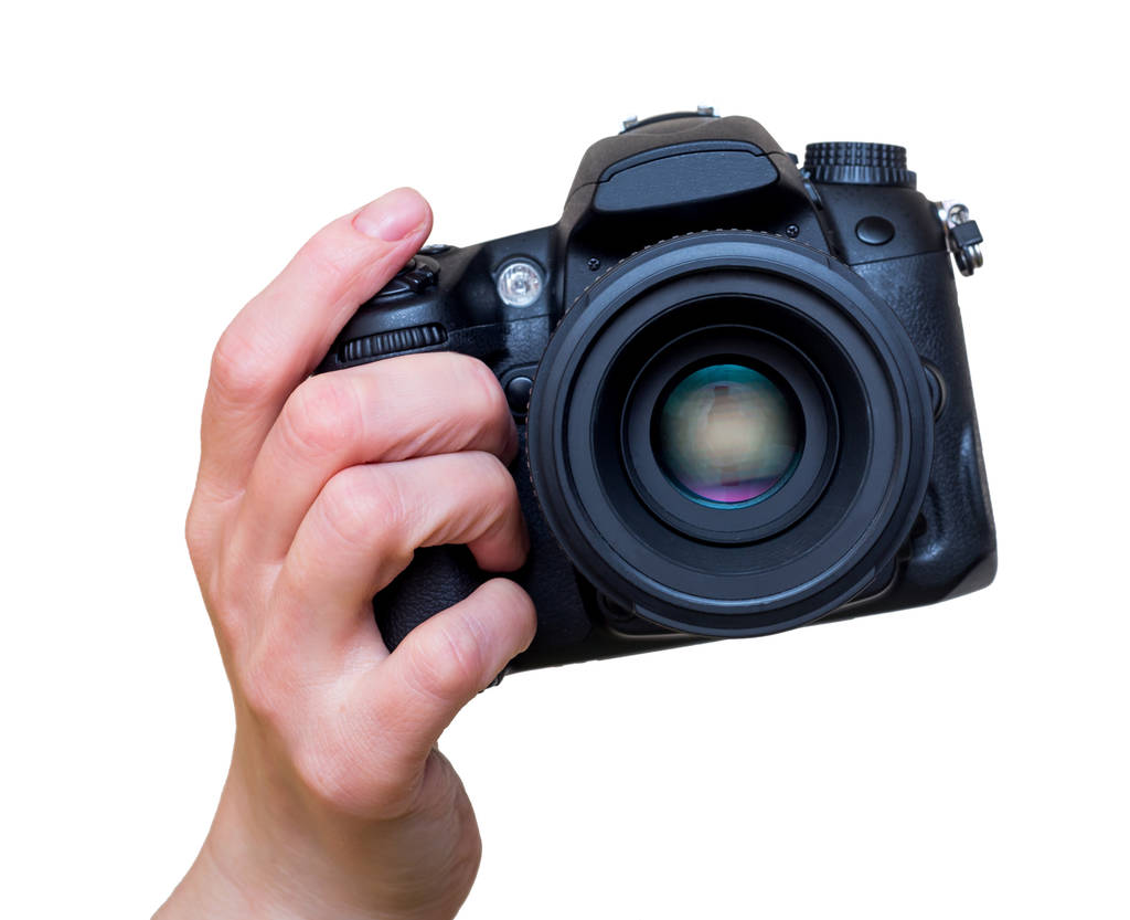 Mano femenina con cámara DSLR moderna con lente montada. Equipo de fotografía. Aislado sobre blanco
. - Foto, imagen