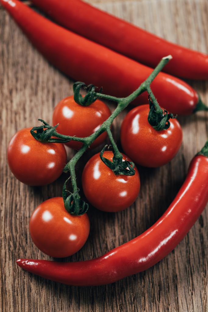 Olgun Kiraz domates ve biber yakından görmek ahşap tablo  - Fotoğraf, Görsel