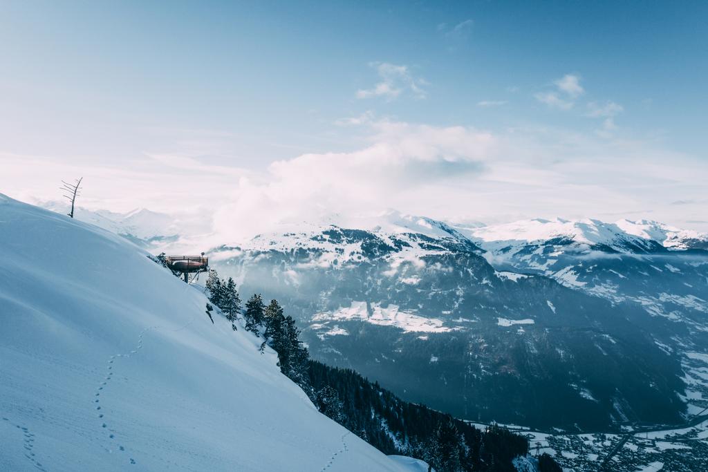 beaux sommets enneigés à Mayrhofen, Autriche
 - Photo, image