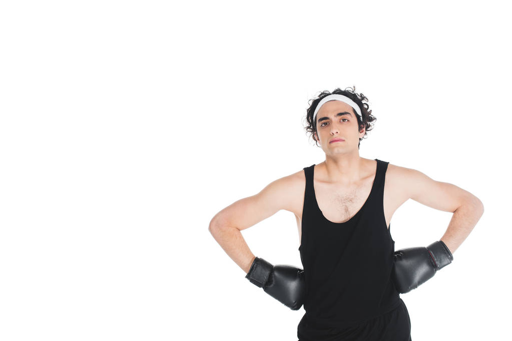 Mladý sportovec tenký v Boxerské rukavice, drželi se za ruce na pasu izolované na bílém - Fotografie, Obrázek