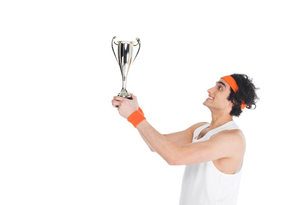 Widok z boku szczęśliwy cienkie sportowiec trzyma trofeum na białym tle - Zdjęcie, obraz