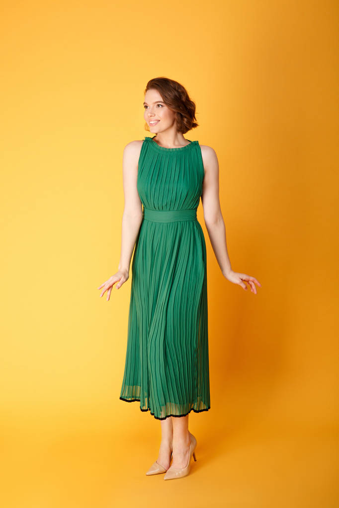 πράσινο φόρεμα - Φωτογραφία, εικόνα