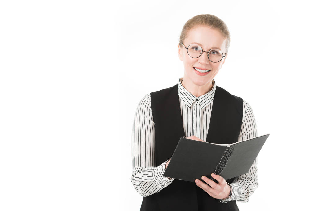 Femme d'affaires mature élégante dans des lunettes tenant le manuel isolé sur blanc
 - Photo, image