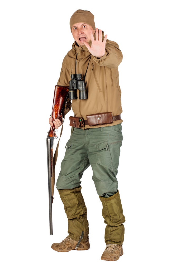 Retrato de comprimento total de um caçador com espingarda de cano duplo isolado em fundo branco. conceito de caça e pessoas
. - Foto, Imagem