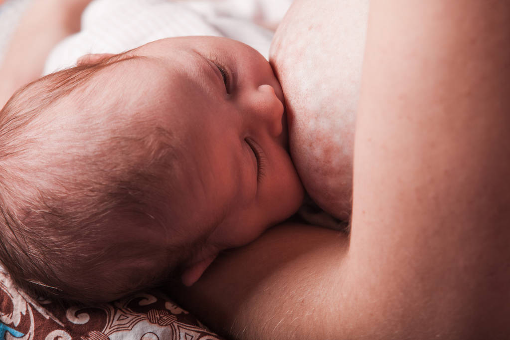 Yeni doğan bebeğin annesiyle - Fotoğraf, Görsel