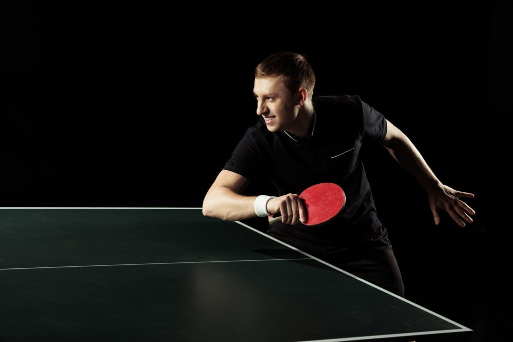 puolella näkymä nuori tennispelaaja harjoitellaan pöytätennis eristetty musta
 - Valokuva, kuva