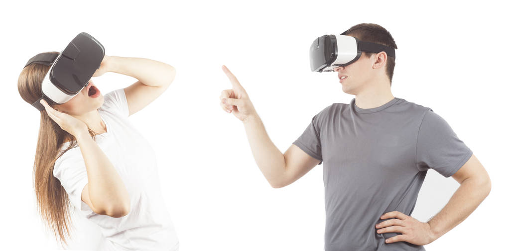 meisje met VR-bril genieten van de ervaring - Foto, afbeelding