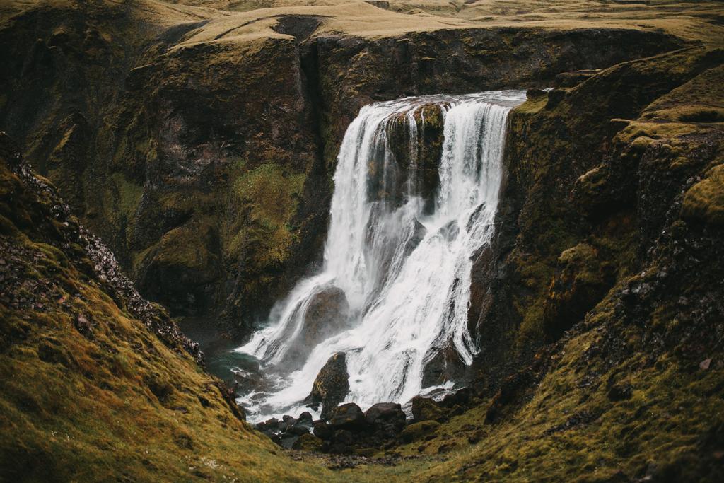 cachoeira e rochas
 - Foto, Imagem