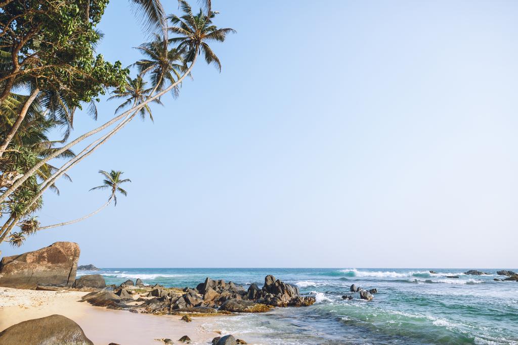 kaunis luonnonkaunis näkymä merelle ja sininen taivas, unawatuna, Sri Lanka
 - Valokuva, kuva