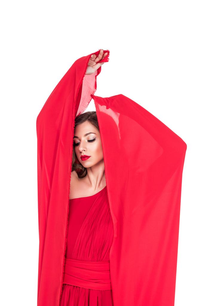 гламурна дівчина позує в червоній сукні з вуаллю, ізольована на білому
 - Фото, зображення