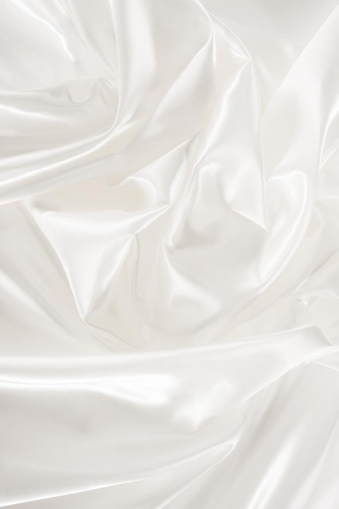 しわくちゃの光沢のある絹織物の白背景 ロイヤリティフリー写真 画像素材