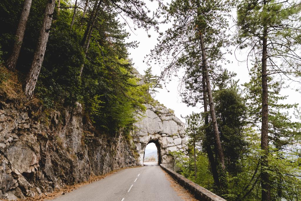 Karayolu tüneli ile - Fotoğraf, Görsel