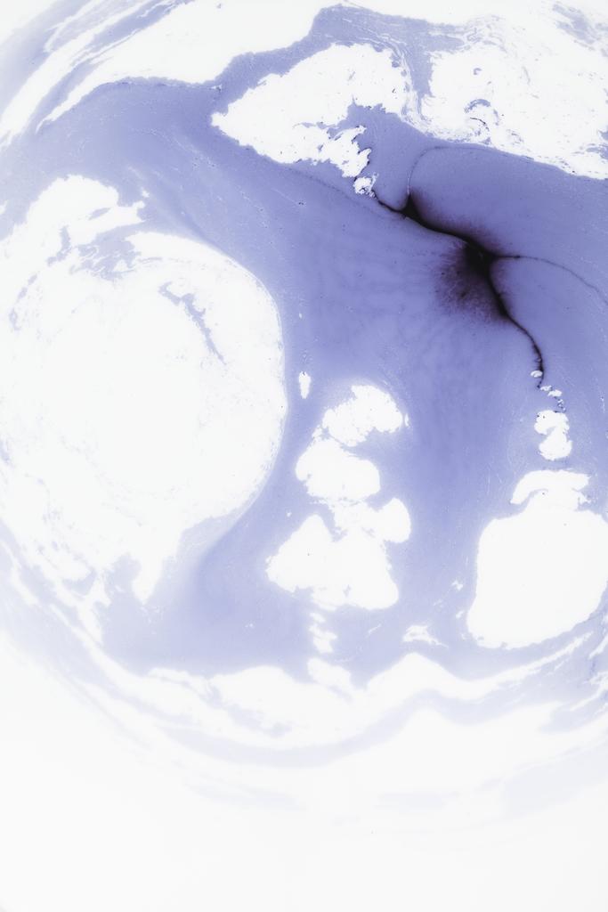 abstracte lichte achtergrond met paarse verf - Foto, afbeelding