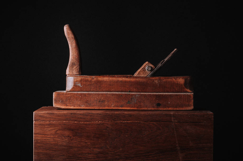 Vintage Holzblock Hobel mit Klinge und Griff isoliert auf schwarz - Foto, Bild