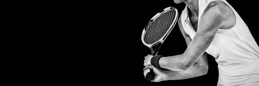 Atleta jugando al tenis con una raqueta sobre fondo blanco
 - Foto, imagen
