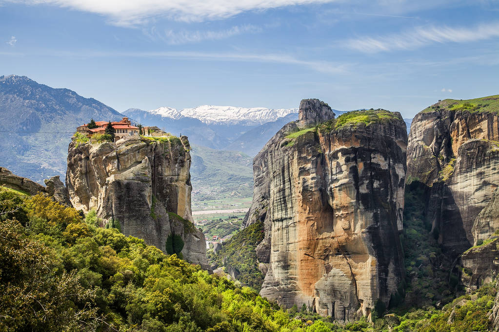 Vecchio monastero su un'alta roccia. Grecia. Meteora
  - Foto, immagini