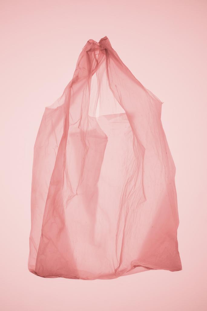 saco plástico transparente vazio sob luz tonificada rosa pastel
 - Foto, Imagem