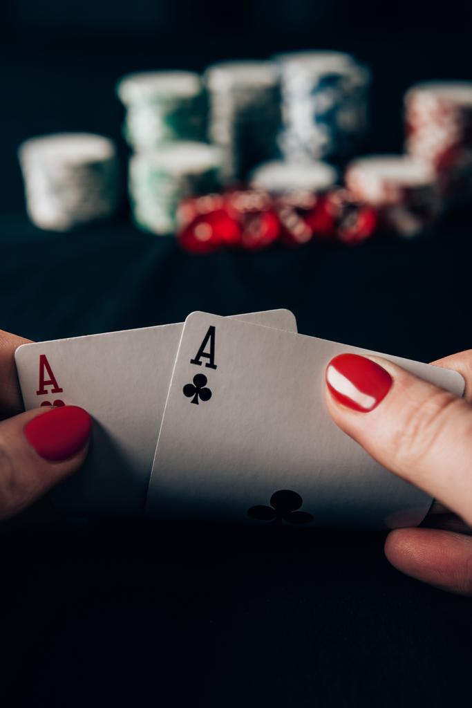 Póker játék-kaszinó asztal nő - Fotó, kép