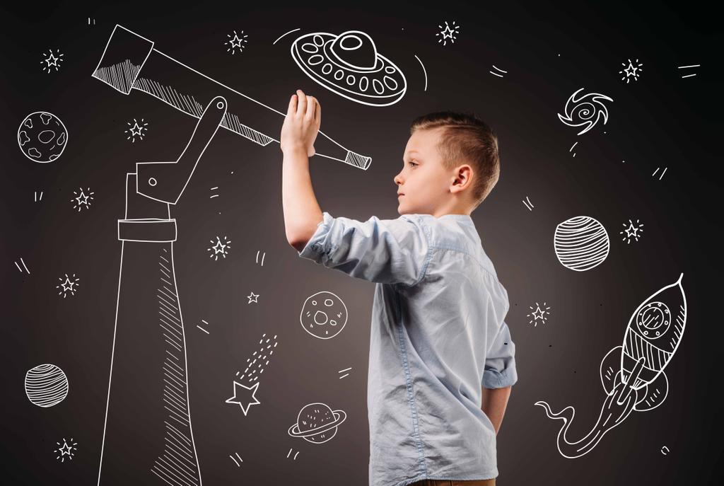preteen αγόρι που προσποιείται ότι είναι ένας αστρονόμος με συμένος τηλεσκόπιο και εικονίδια για Ufo, πλανήτες, διαστημόπλοιο και αστέρια - Φωτογραφία, εικόνα