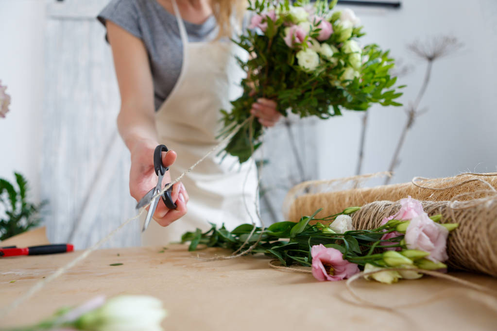 Girl florist makes beautiful bouquet - Photo, Image