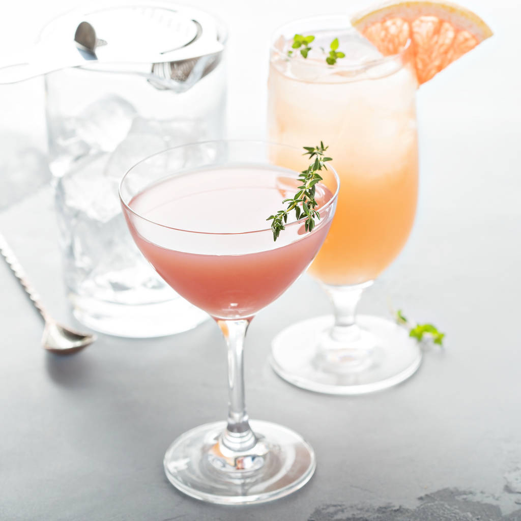 Varietà di cocktail di agrumi sulla superficie grigia
 - Foto, immagini